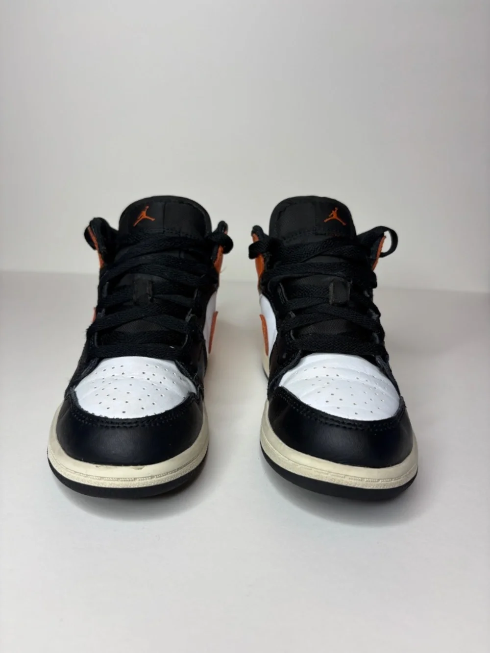Air Jordan 1 Mid Black Toe Starfish air jordan